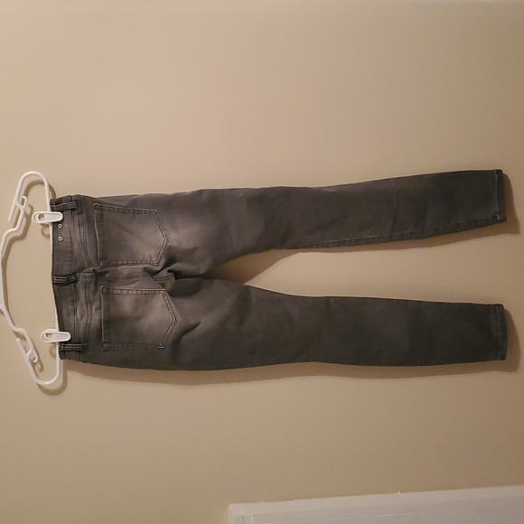 Cabi gray skinny jeans with pockets in front - Picture 5 of 5